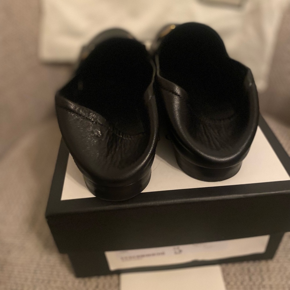Gucci Black Leather Loafers with Gold Horsebit folds in the back also - Picture 14 of 16